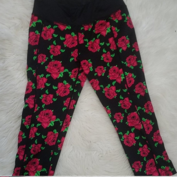 Betsey Johnson Performance Athletic Capri Pants - Picture 2 of 5